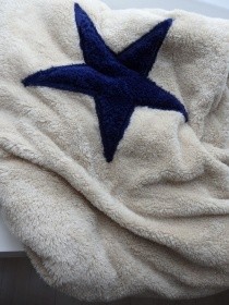 DOGS in the CITY Decke Pooch Creme Stern blau